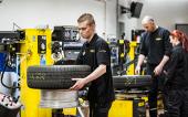 Vergölst Experten bei der Reifenmontage Vergölst Experten bei der Reifenmontage